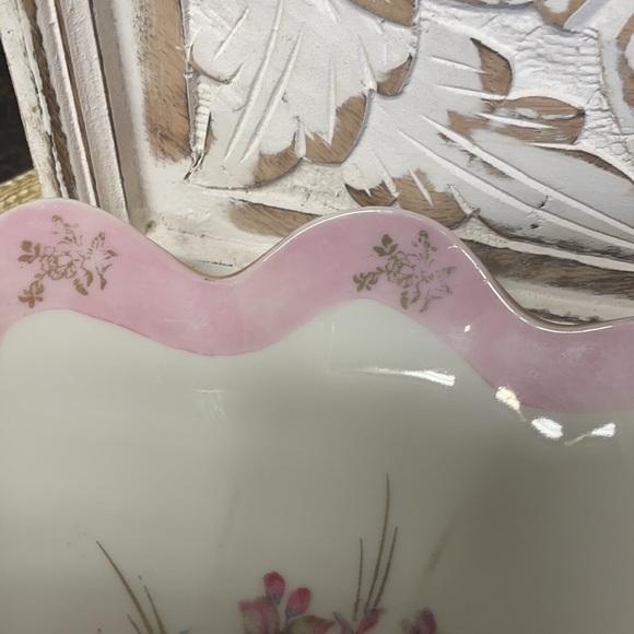 Vintage Porcelain Shell Shaped Candy Dish  Adorned w/Florals & Pink & Gold Trim - Picture 4 of 8